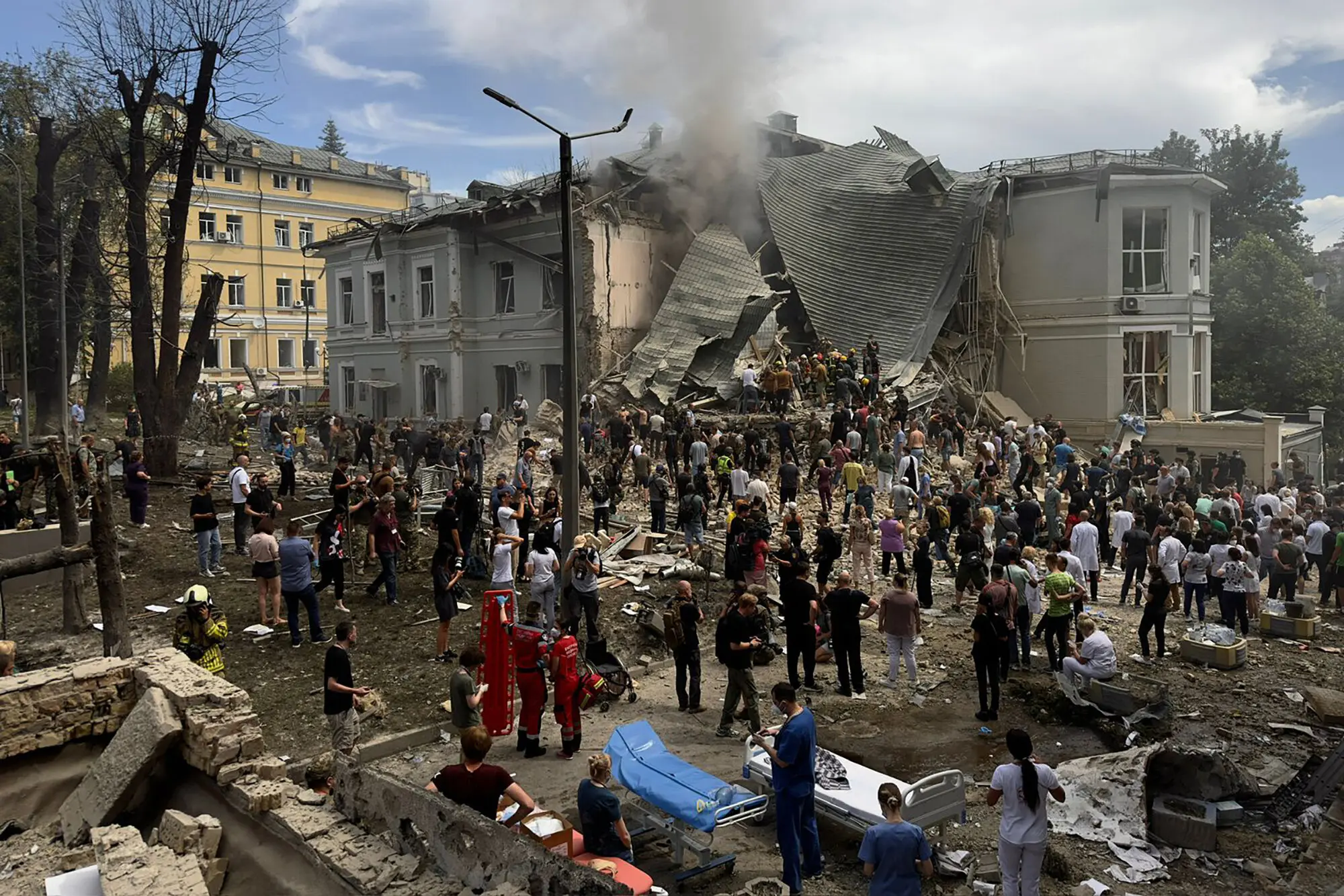 У понеділок у дитячій лікарні Охматдит у Києві тривала масштабна рятувальна операція